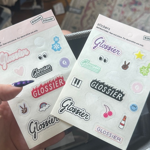 4 glossier pink pouches - Picture 3 of 3